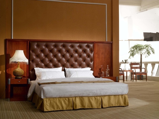 Bộ đồ nội thất phòng ngủ khách sạn White Platform với chân gỗ sồi
